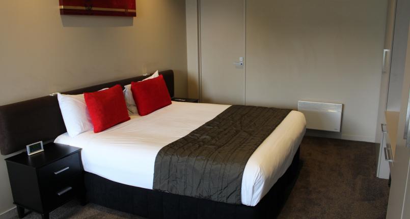 Bed King One Two Bedroom Highview Apartments - Queenstown Luxury Accommodation